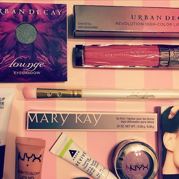 New Makeup Bundle - Picture 2 of 4